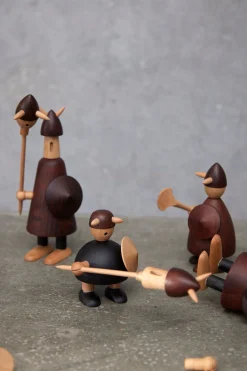 Andersen Furniture Stue|Træfigurer Og Figurer > The Vikings of Denmark 3 stk, Bejdset Bøg
