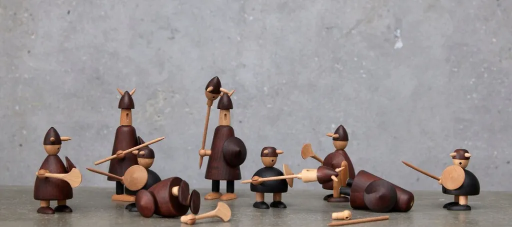 Andersen Furniture Stue|Træfigurer Og Figurer > The Vikings of Denmark 3 stk, Bejdset Bøg
