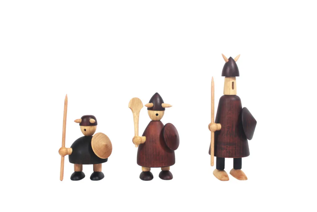 Andersen Furniture Stue|Træfigurer Og Figurer > The Vikings of Denmark 3 stk, Bejdset Bøg
