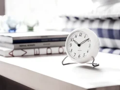 Arne Jacobsen Ure Og Vejrstationer > LK Bordur m. Alarm ?11 cm, Hvid/Sort