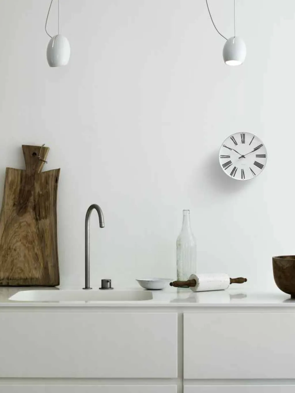 Arne Jacobsen Ure Og Vejrstationer > Roman Vægur , Hvid/Sort