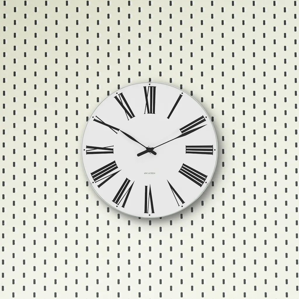 Arne Jacobsen Ure Og Vejrstationer > Roman Vægur , Hvid/Sort