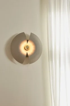 New AYTM CYCNUS Væglampe , Taupe/Guld