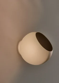 Hot AYTM GLOBE Urtepotte Væghængt H, Taupe