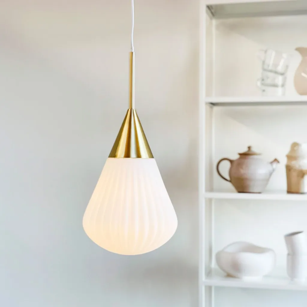 Dyberg Larsen Pendler > Ballon Pendel ?21 cm, Opal/Messing