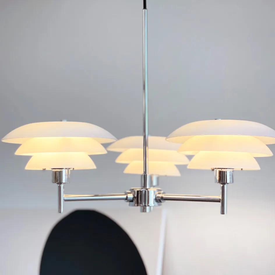 Best Dyberg Larsen DL20 Lysekrone Ø50 cm, Opal/Krom