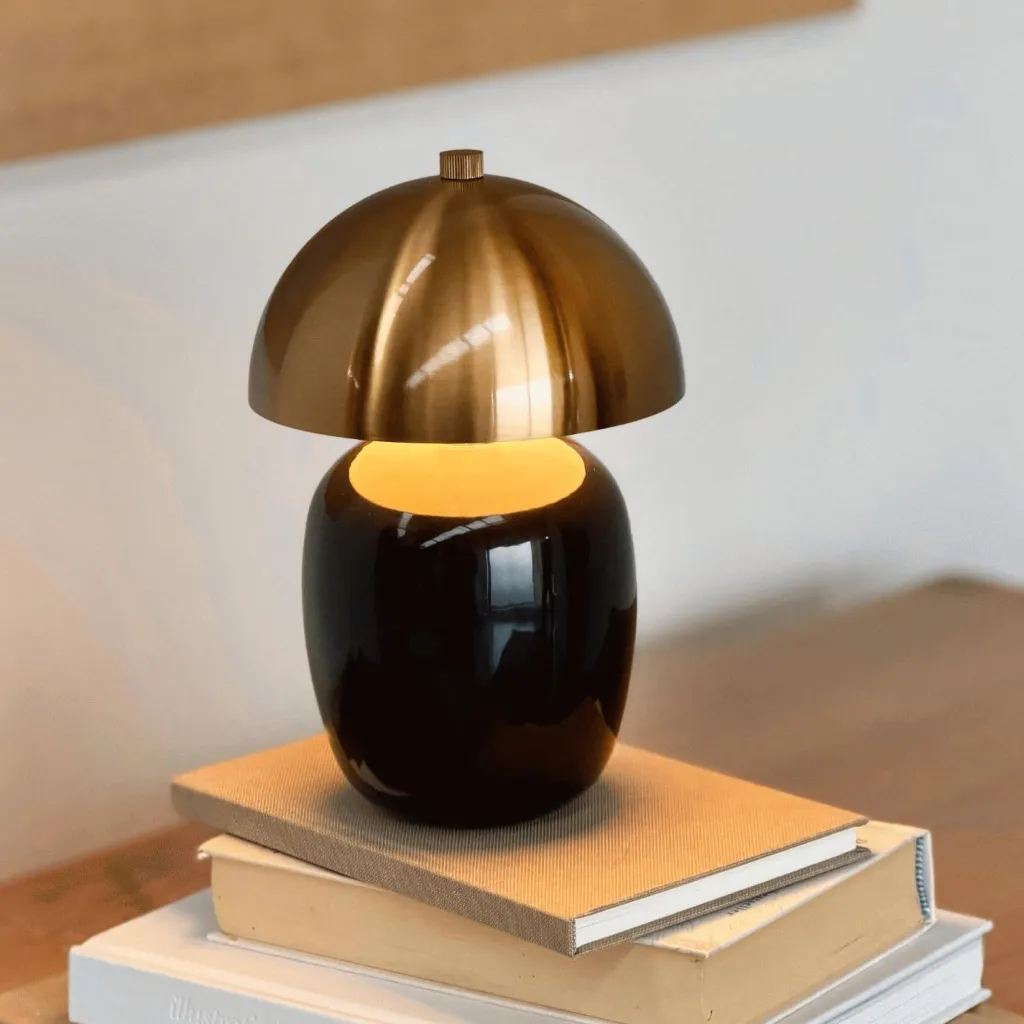 Hot Manhatten Bordlampe LED H23 cm, Sort/Messing Trådløse Lamper