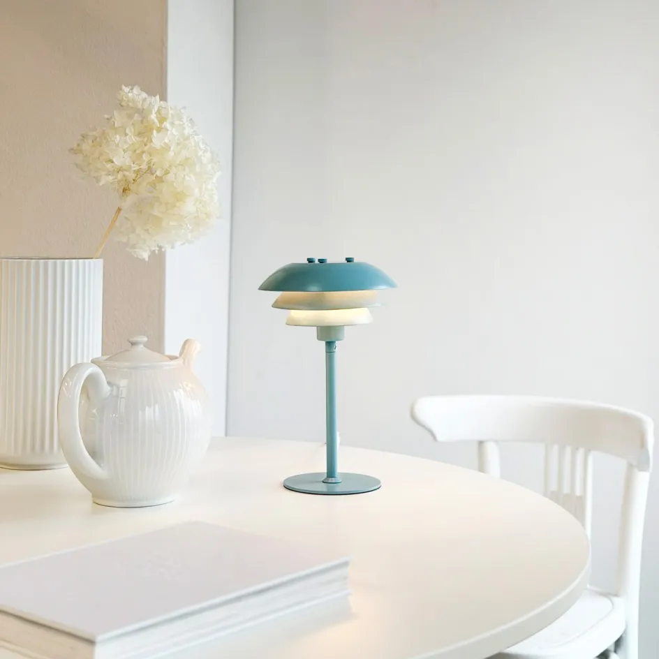 New Dyberg Larsen Sixteen Bordlampe H25 cm, Isblå