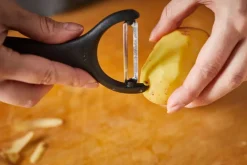 Discount Fiskars Essential Skrællekniv