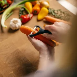 Discount Fiskars Essential Skrællekniv