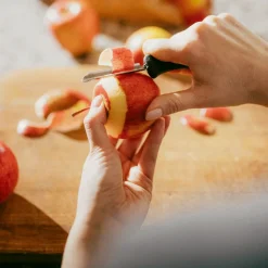 Fiskars Skrælleredskaber > Essential Skrællekniv