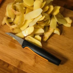 Fiskars Urteknive Og Grøntsagsknive > Functional Form Skrællekniv