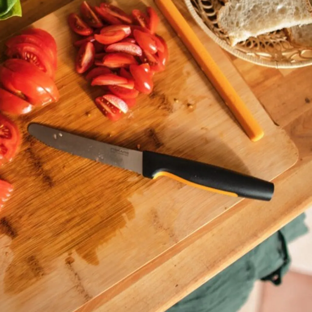 Fiskars Urteknive Og Grøntsagsknive > Functional Form Tomatkniv 11 cm