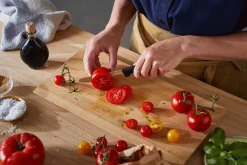 Fiskars Urteknive Og Grøntsagsknive > Hard Edge Tomatkniv 23 cm