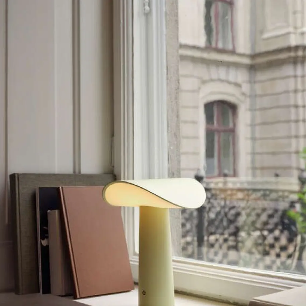 GEJST Bordlamper|Trådløse Lamper > Lium Trådløs Bordlampe H22,5 cm, Lysegul