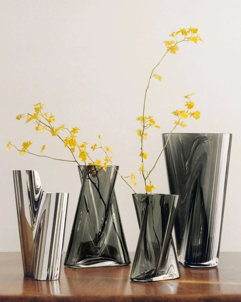 New Lituus Vase H, Smokey Vaser