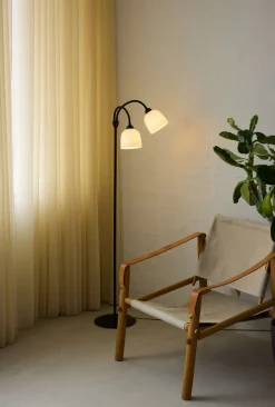New Halo Design Glow Gulvlampe 2 Arme H130 cm, Sort/Opal