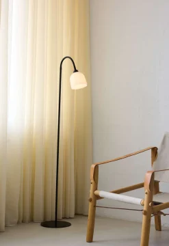 Glow Gulvlampe H130 cm, Sort/Opal Gulvlamper