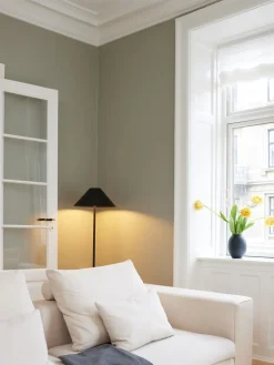 New Halo Design Hygge Gulvlampe H, Sort