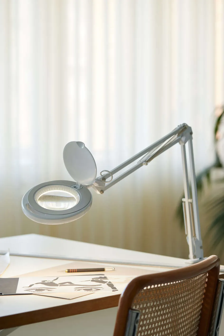 Discount Halo Design Magni Clipslampe LED H50 cm, Hvid