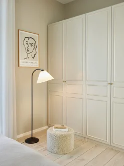 Sale Medina Gulvlampe H132 cm, Hvid/Sort Lamper Til Kontoret|Lamper Til Stuen