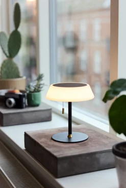 Halo Design Solar Trådløs Bordlampe LED H19 cm, Sort/Opal