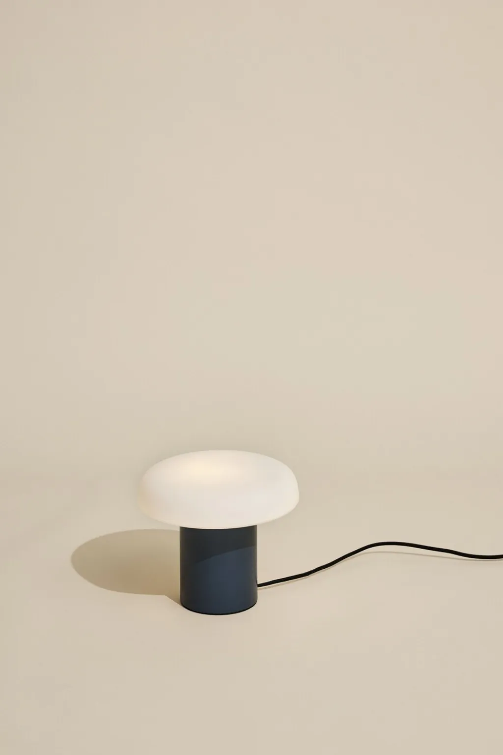 Clearance Aterliers Bordlampe H20 cm, Mørkeblå/Hvid Lamper Til Kontoret|Lamper Til Soveværelset