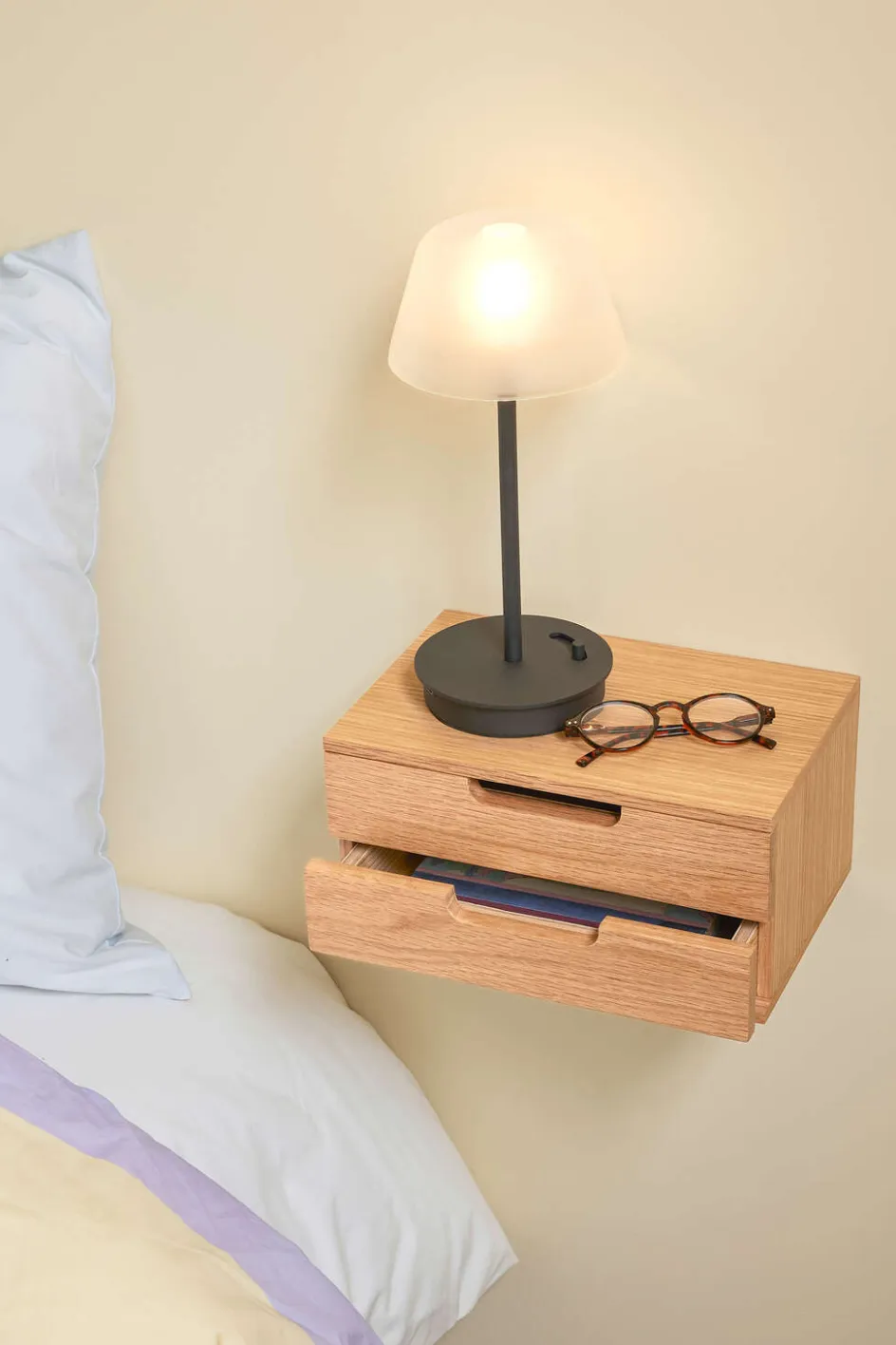 Hübsch AtHand Væghylde/Sengebord 30 cm, Egetræsfiner