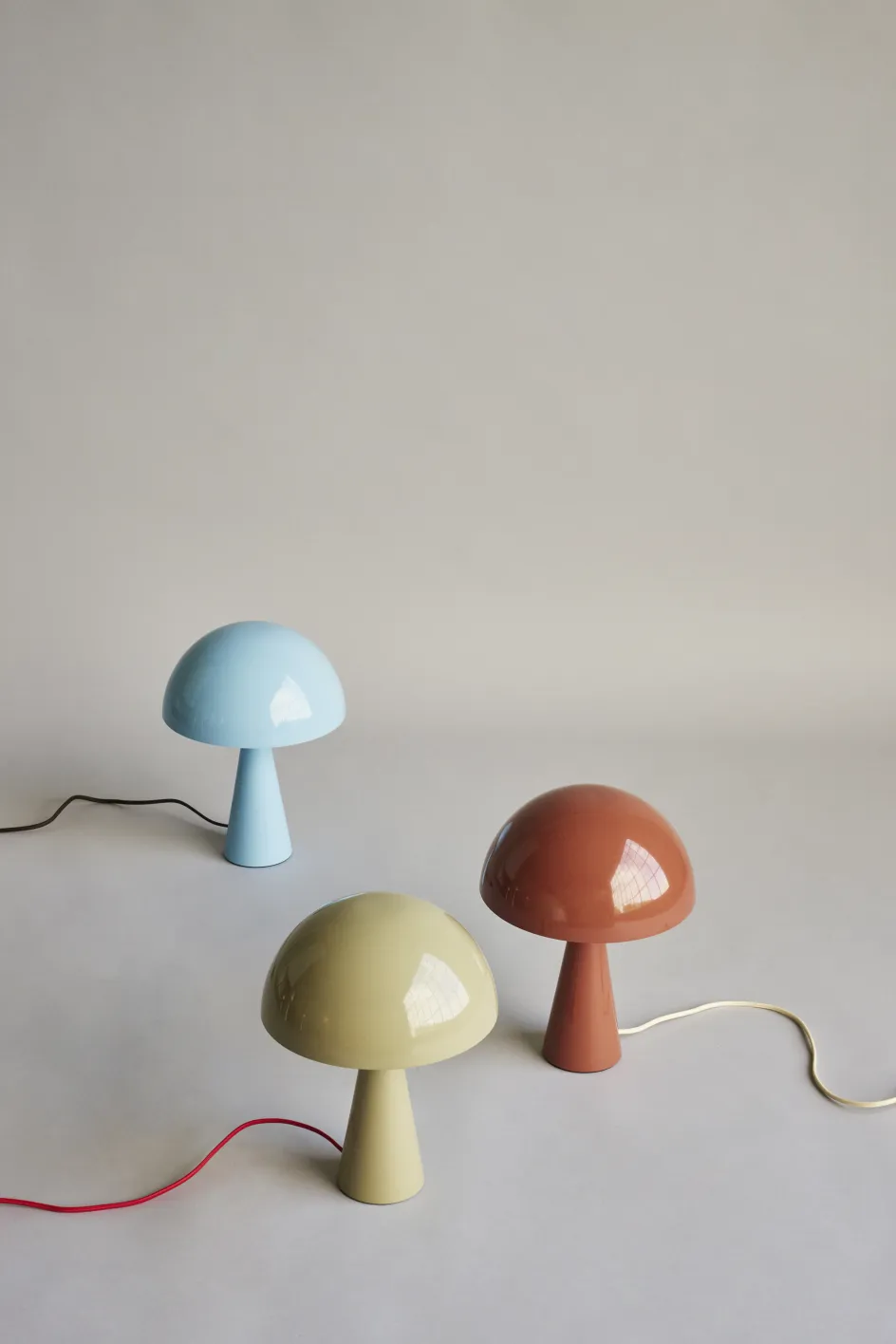 Outlet Hübsch Mush Bordlampe H33 cm, Sand/Rød