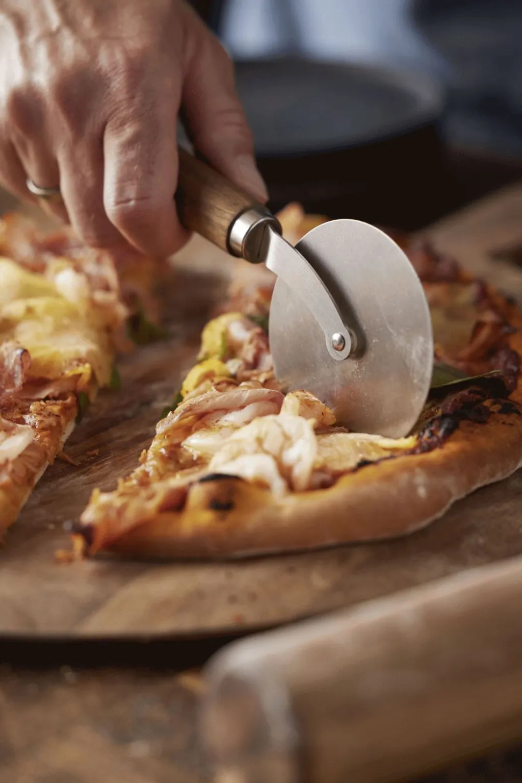 Holm Pizza Og Pasta > Pizzaskærer 24 cm, Rustfrit Stål/Akacietræ