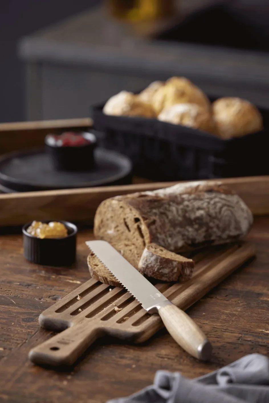 Best Holm Skærebræt m. Brødkniv, Akacietræ
