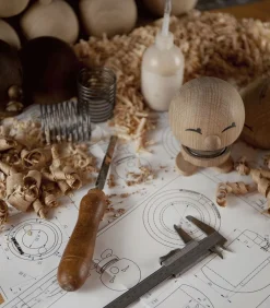 Hoptimist Stue|Træfigurer Og Figurer ><noscript><img width=