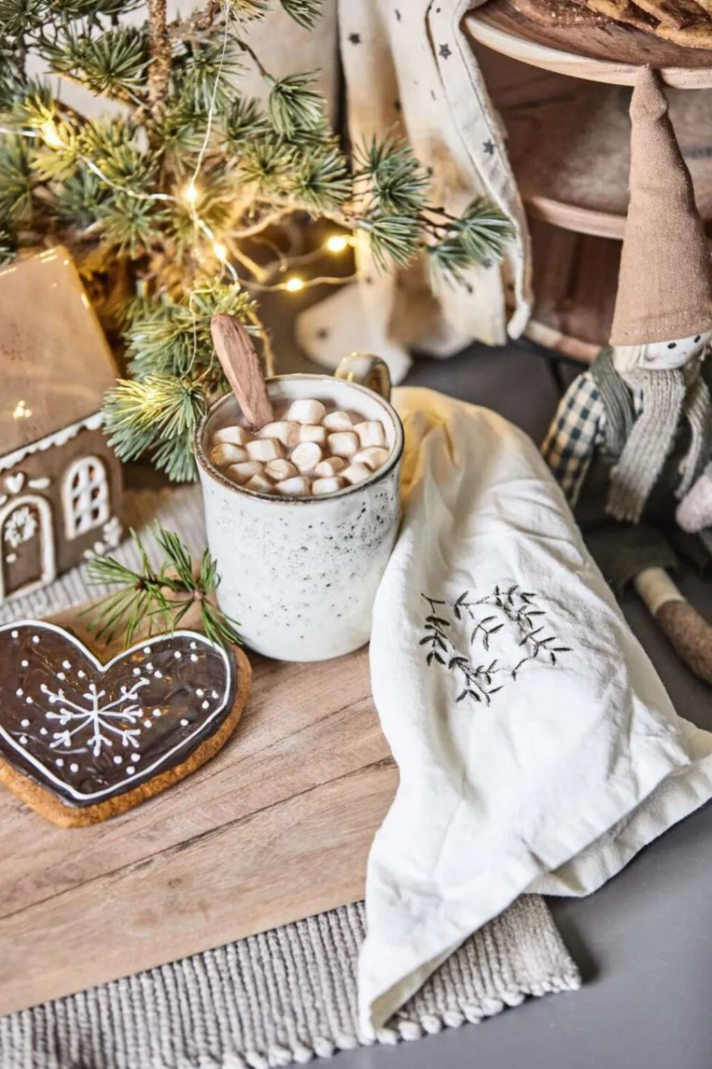 Hot Stillenat Lyshus Gingerbread Dørkrans H14 cm, Brun Lyshuse