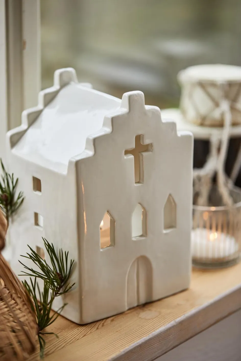 Online Ib Laursen Stillenat Lyshus Kirke H19,2 cm, Creme