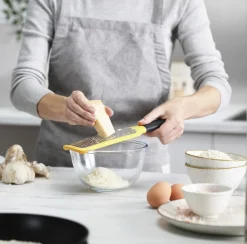 Joseph Joseph Skrælleredskaber > GripGrater Rivjern Grov 26,5 cm, Gul