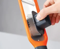 Joseph Joseph Skrælleredskaber > Handi-Grate 2-i-1 Rivejern 28,5 cm, Orange
