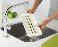 Sale Joseph Joseph QuickSnap Plus Isterningbakke, Hvid/Blå