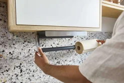 Discount RollGrip Køkkenrulleholder Til Underhylde 30,5 cm, Graphite Køkkenrulleholdere