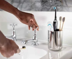 Joseph Joseph Badeværelse > EasyStore Luxe Tandbørsteholder, Rustfrit Stål