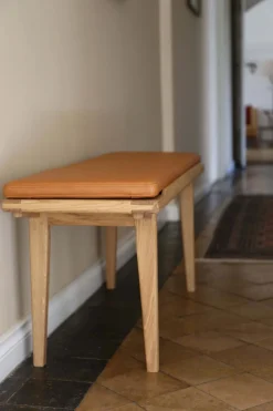 KA60 Bænk m. Læderhynde 110 cm, Eg/Cognac Entre|Stole