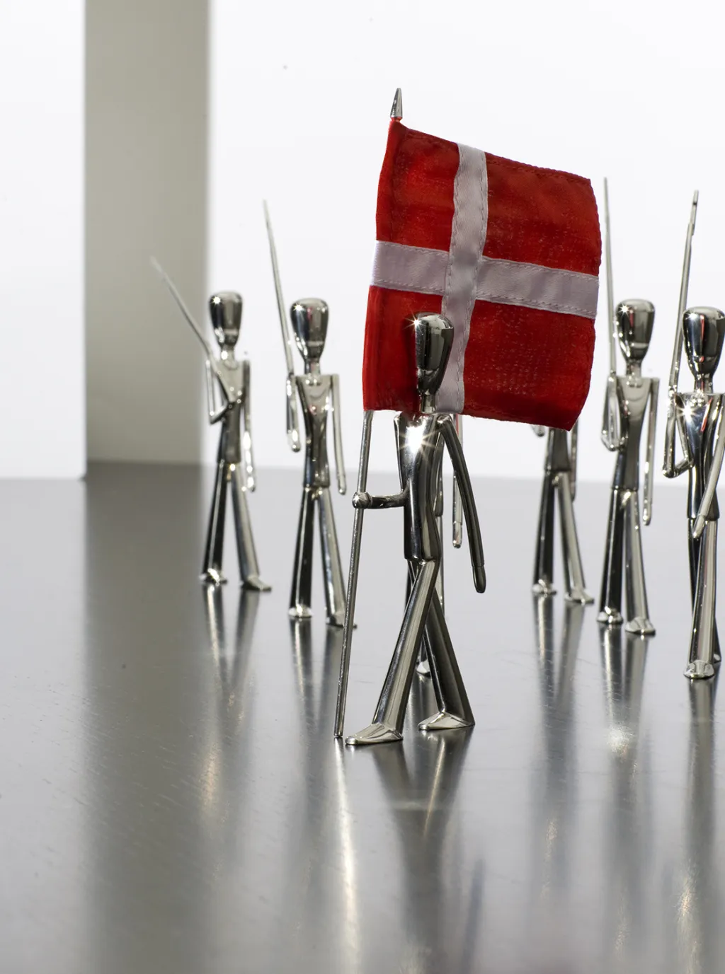 Garder m. Fane 18 cm, Poleret Stål Stue|Træfigurer Og Figurer
