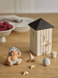 Badebarn, Træfigurer Og Figurer