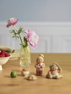 Badebarn, Træfigurer Og Figurer