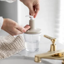 Koziol Badeværelse > FLOW Recycled Sæbedispenser,