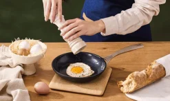 New Le Creuset Essential Stegepande m. Keramisk Non-stick Belægning , Black