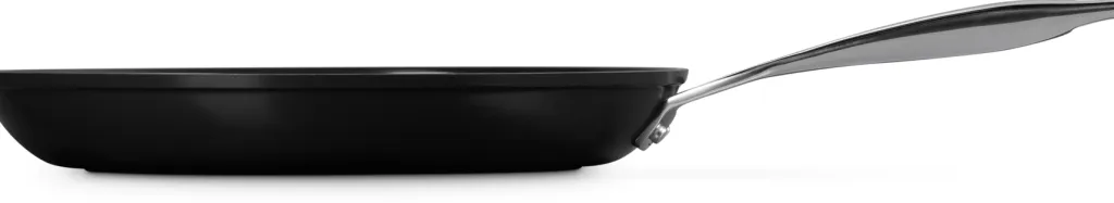 Le Creuset Pander > Essential Stegepande m. Keramisk Non-stick Belægning , Black