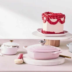 Discount Le Creuset Heart Signature Støbejernsbuffetgryde m. Hjerteformet Knop 20 cm/1 L, Shell Pink