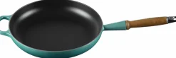Online Le Creuset Signature Støbejernspande m. Træhåndtag 28 cm, Bleu Riviera