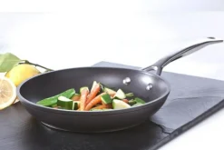 Le Creuset Toughened Non-Stick Stegepande