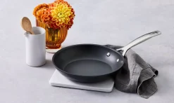 Le Creuset Pander ><noscript><img data-lazyloaded=